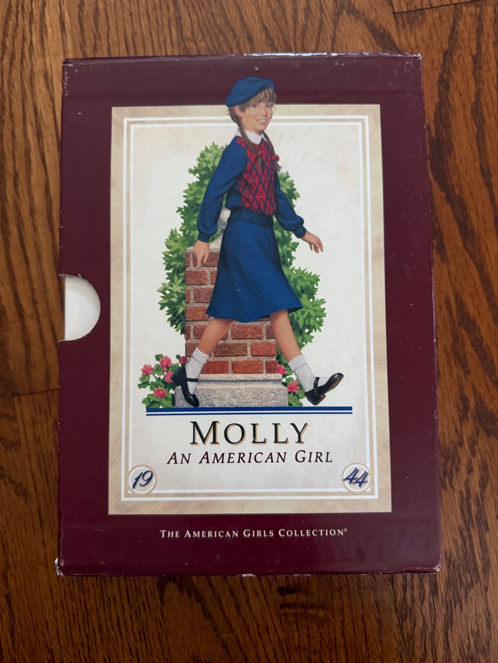 VINTAGE PLEASANT COMPANY AMERICAN GIRL - MOLLY PAPERBACK BOXED SET